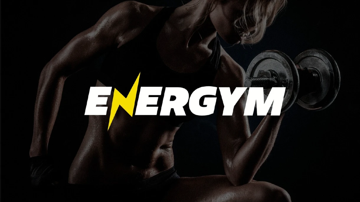 Logotipo de Energym sobre foto de entrenamiento